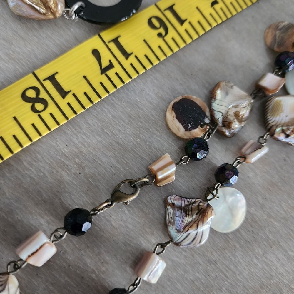 Source Unknown Shell and Black Necklace Set - Picture 10 of 11